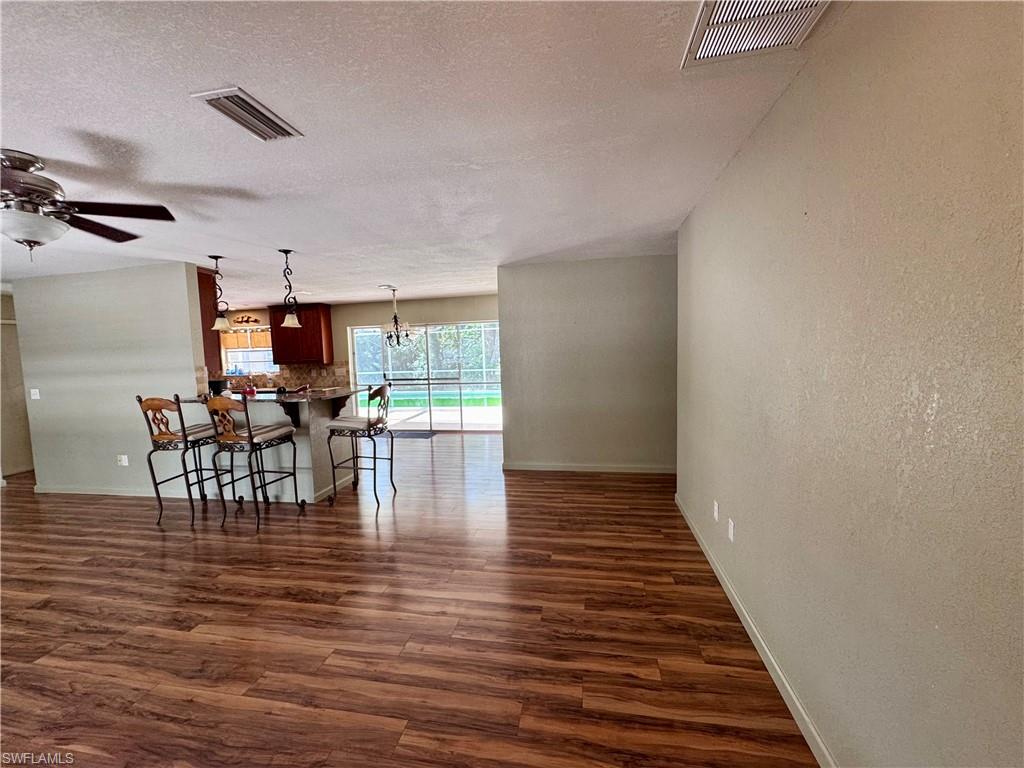 22215 Oneida AVE photo 6