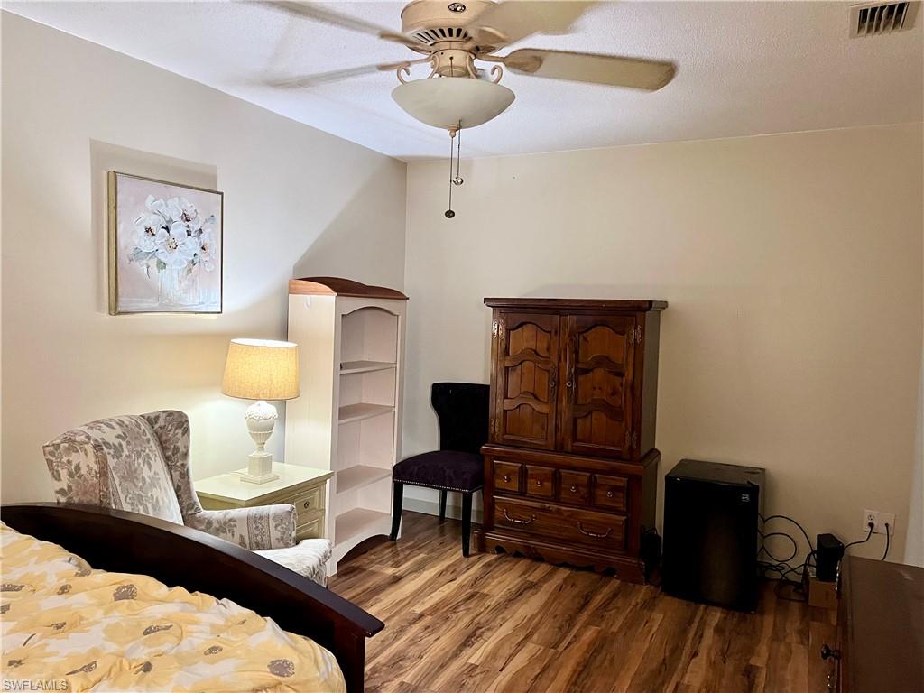 22215 Oneida AVE photo 17