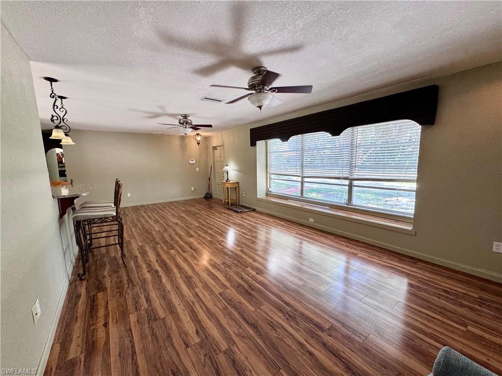 22215 Oneida AVE photo 12