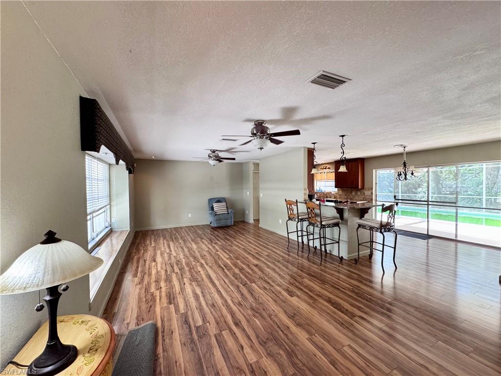 22215 Oneida AVE photo 7