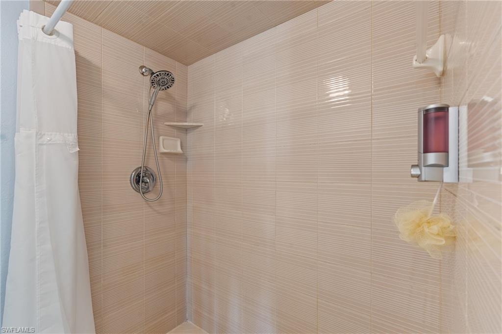 4230 SE 20th PL 302 photo 16