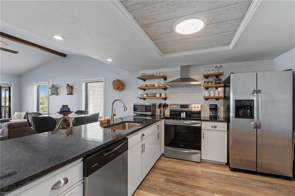 4230 SE 20th PL 302 photo 9