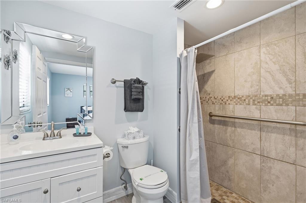 1421 SE 29th TER photo 25