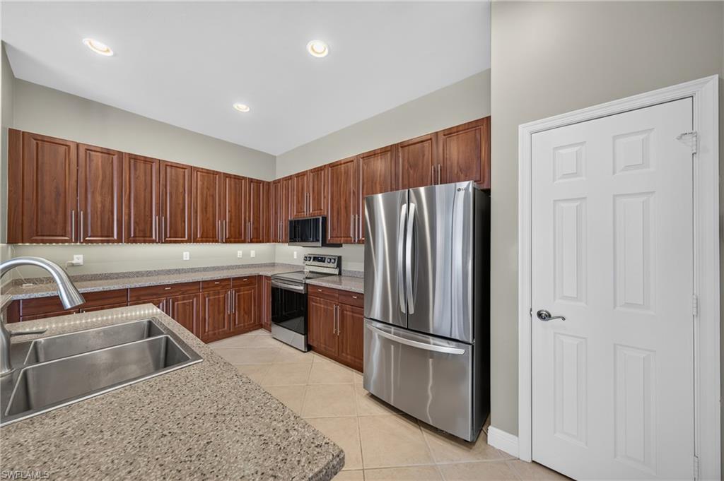 13954 Bently CIR photo 17