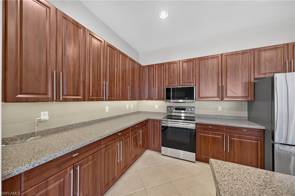 13954 Bently CIR photo 16