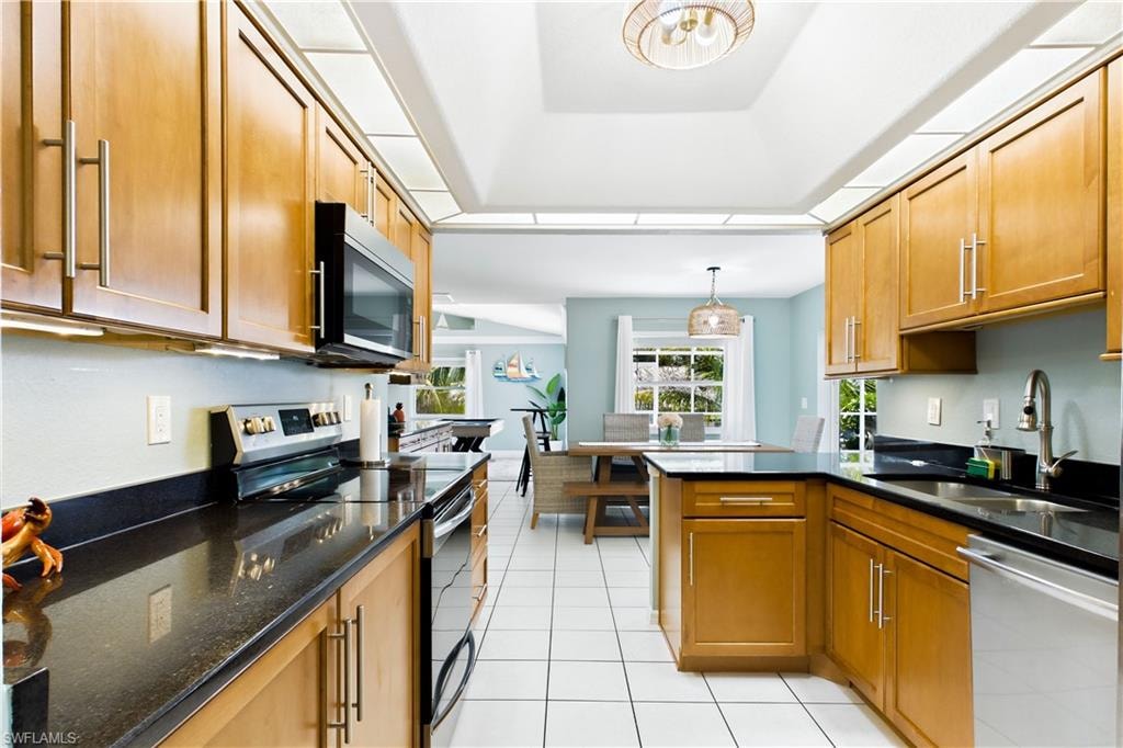 Beautiful functional kitchen to gather and cook together!