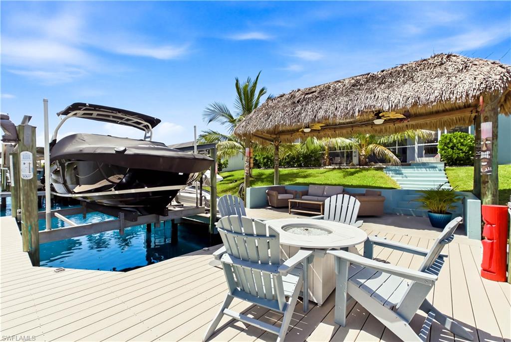 WOW, look at that view and a tiki hut with built-in lighting!!