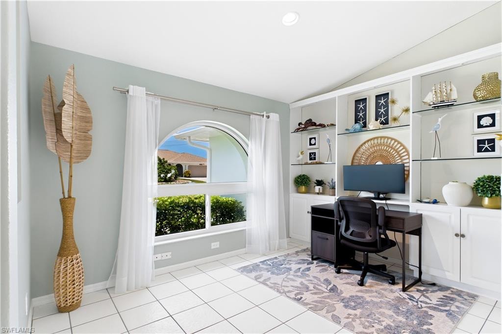 Great space to work from home. Bright and beautiful.
