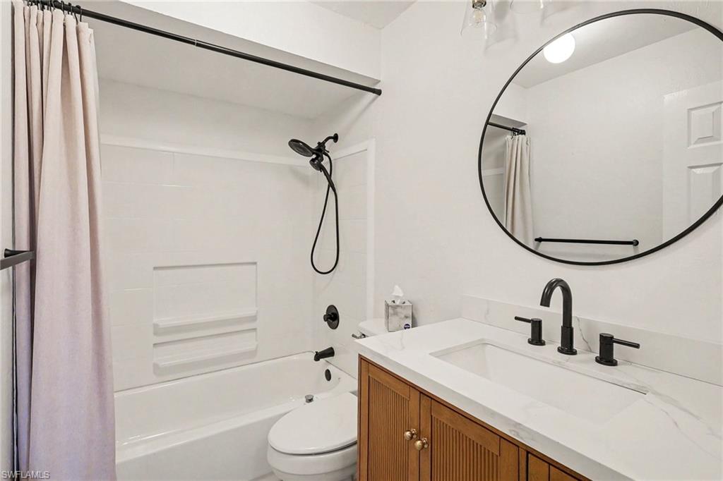 White subway tile shower surround with integrated shelving