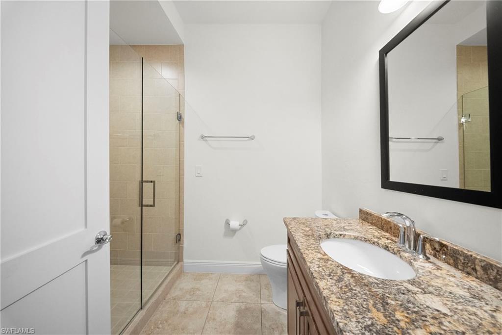 Hall/Guest bathroom