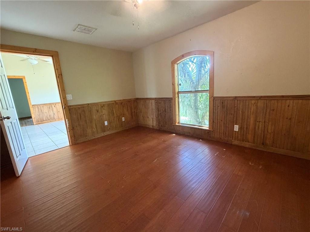 367 Peerless ST photo 9