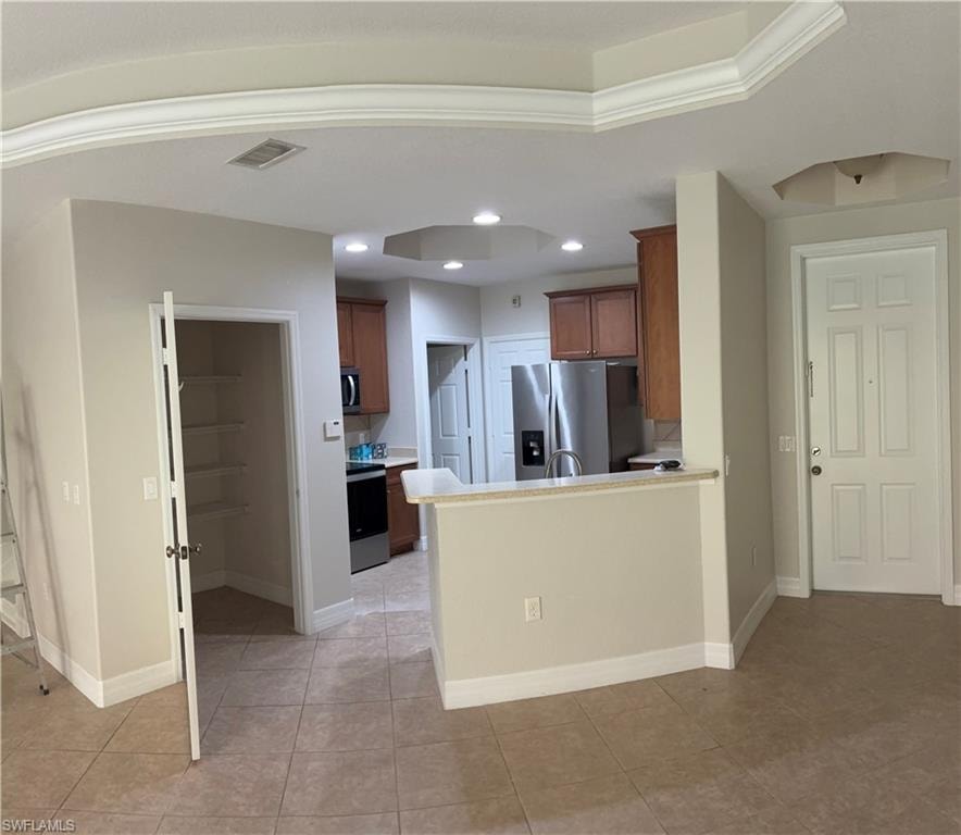 kitchen w/ spacious walk in pantry closet