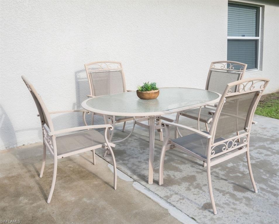 Outdoor Dining.