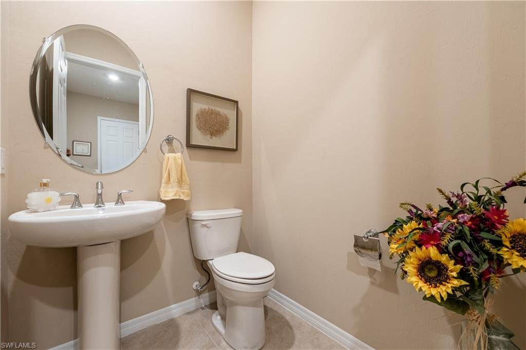 Half bathroom in the hallway