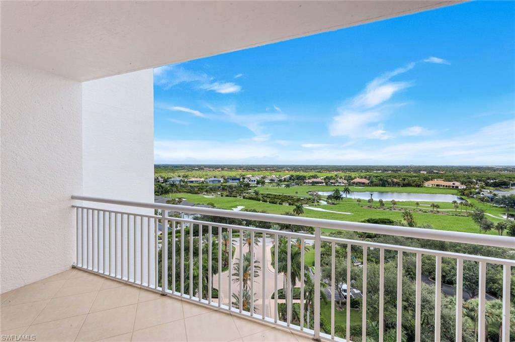 The guest area of the home has a private balcony for the 2 guest bedrooms, with amazing views to the east for morning enjoyment.