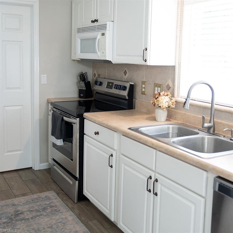 SPACIOUS KITCHEN WITH STAINLESS STILL APPLIANCES.
