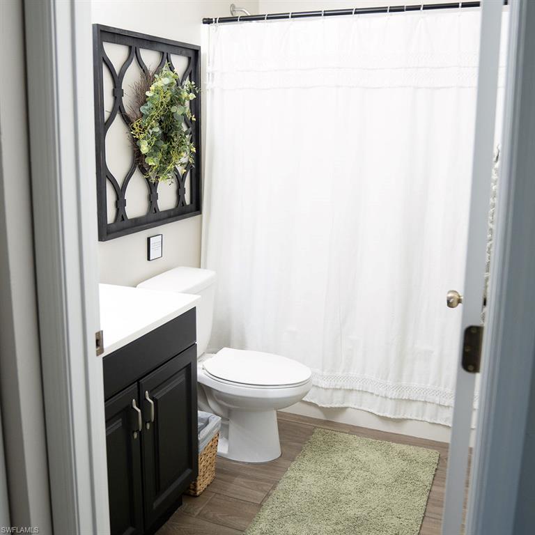 GUEST BATH WITH TUB/SHOWER