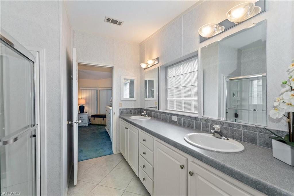 244 Daisy AVE photo 17