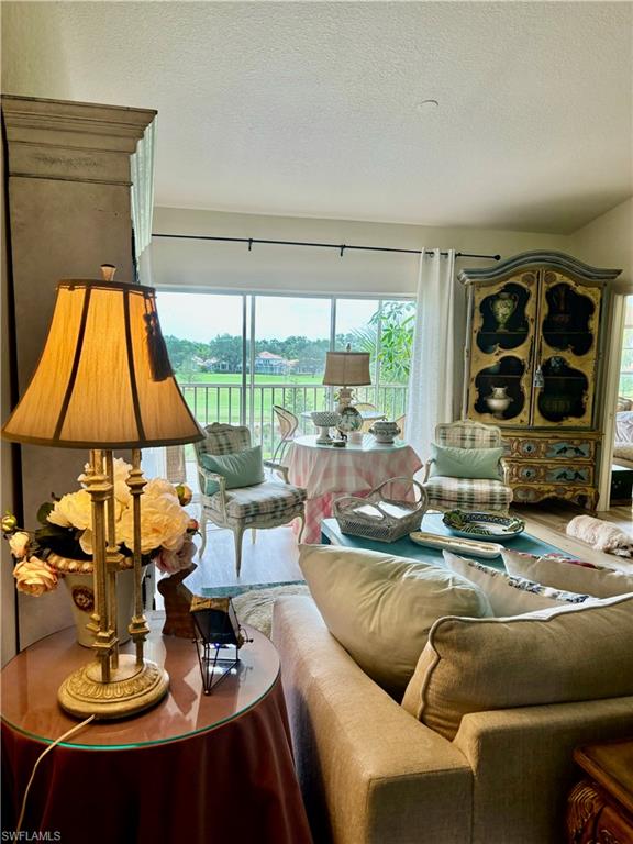6045 Chardonnay LN 302 photo 7