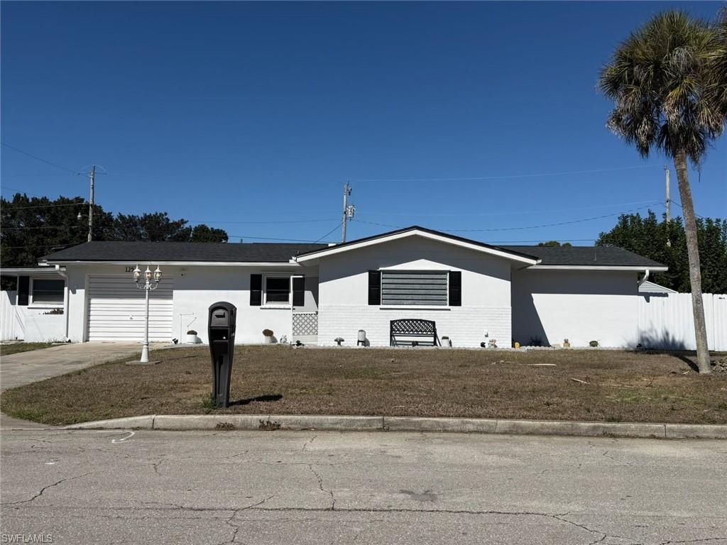 129 E Lake DR