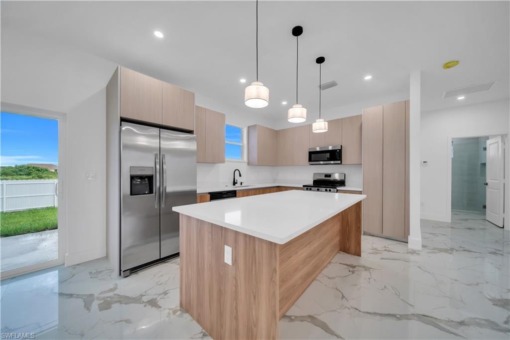 435 Petite AVE photo 6