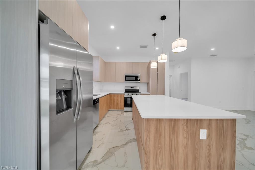 435 Petite AVE photo 7