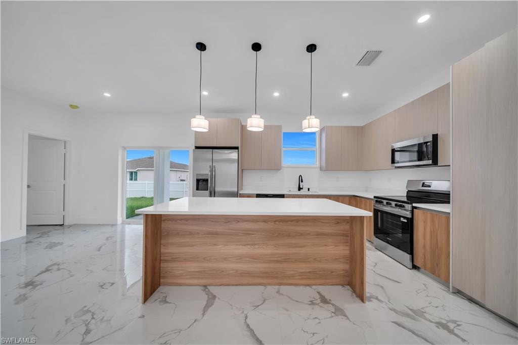 435 Petite AVE