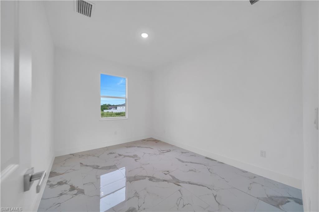 435 Petite AVE photo 11