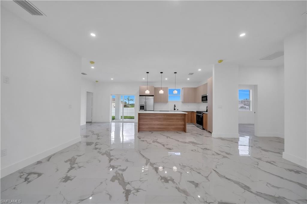 435 Petite AVE