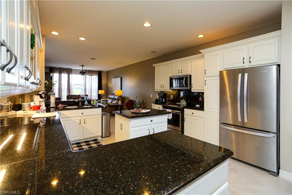 5945 Paradise CIR photo 39