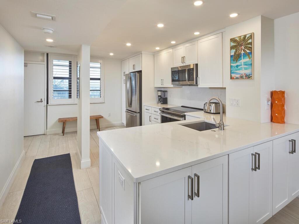 440 Seaview CT 601 photo 9