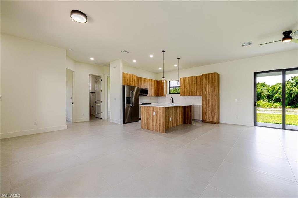 2705 Darlene PL