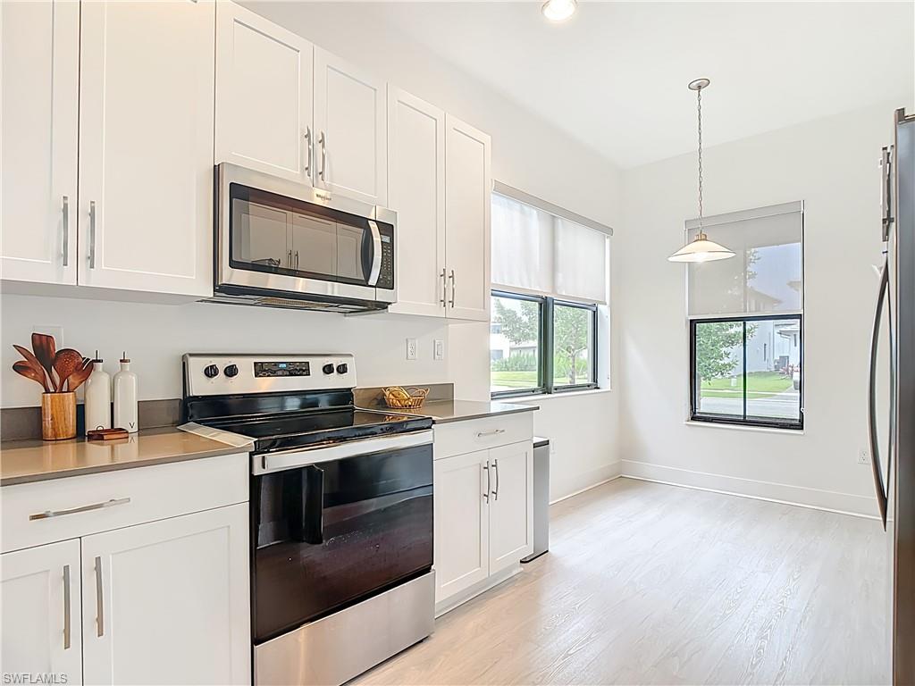 5696 Argento DR photo 6