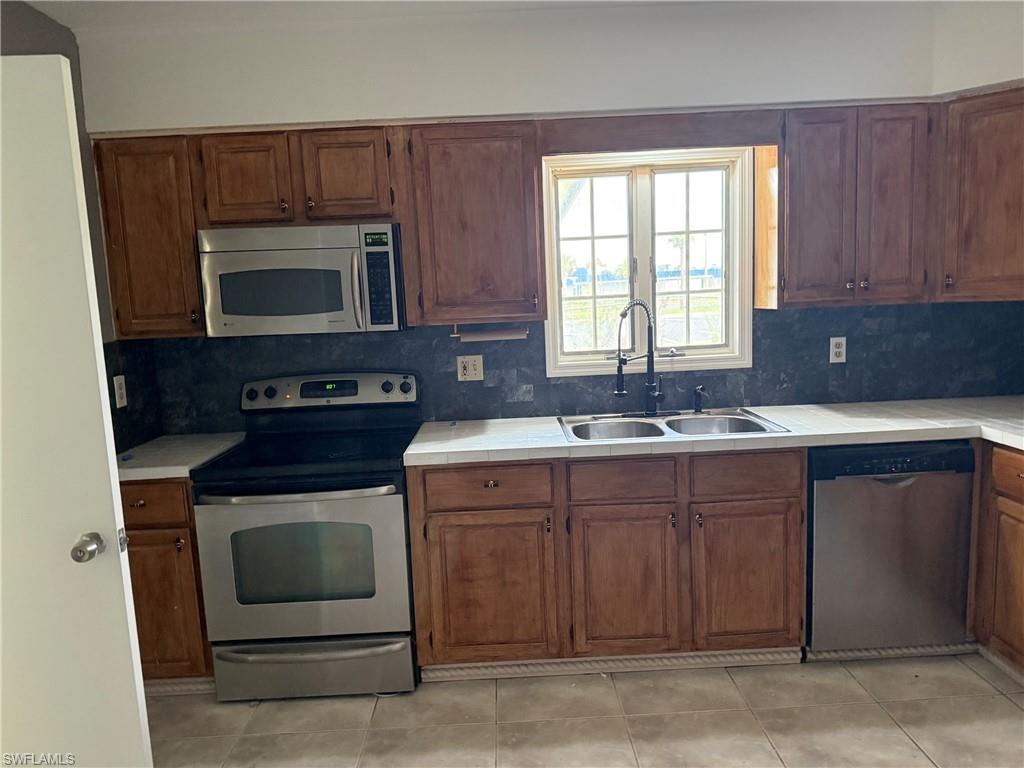 200 Arthur AVE photo 11
