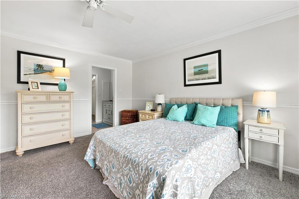 Recessed ceiling fan, crown molding, chair rail molding, and plush carpeting