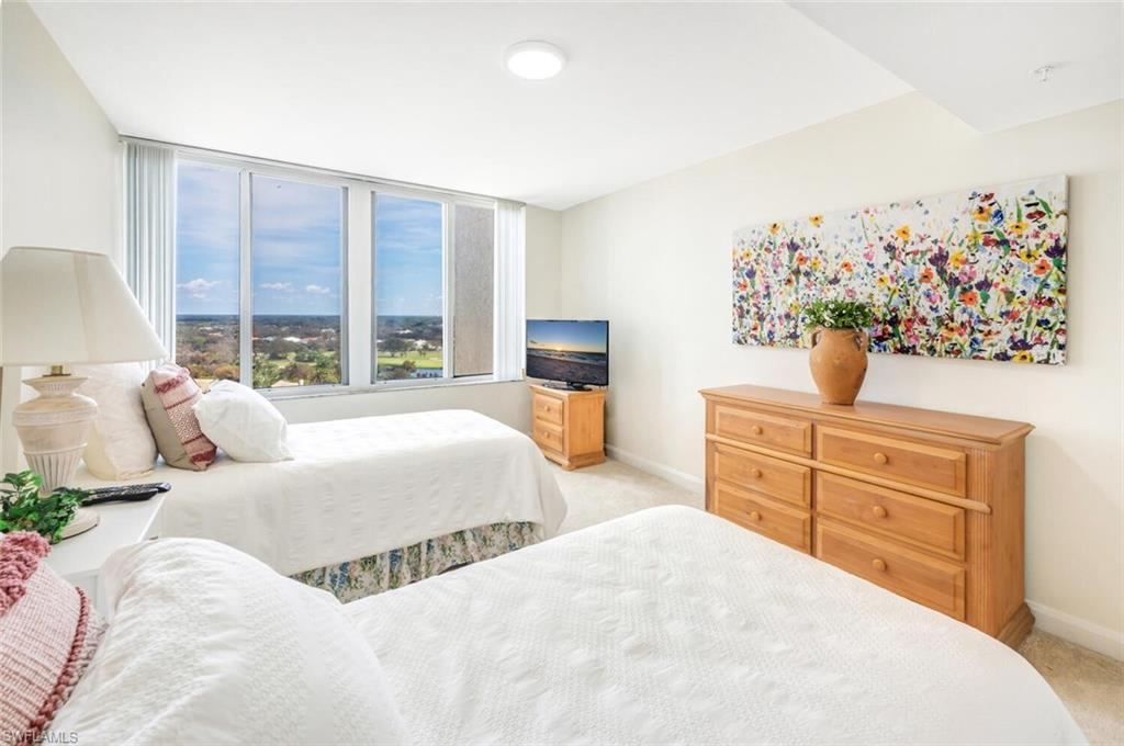 2 Twin Beds