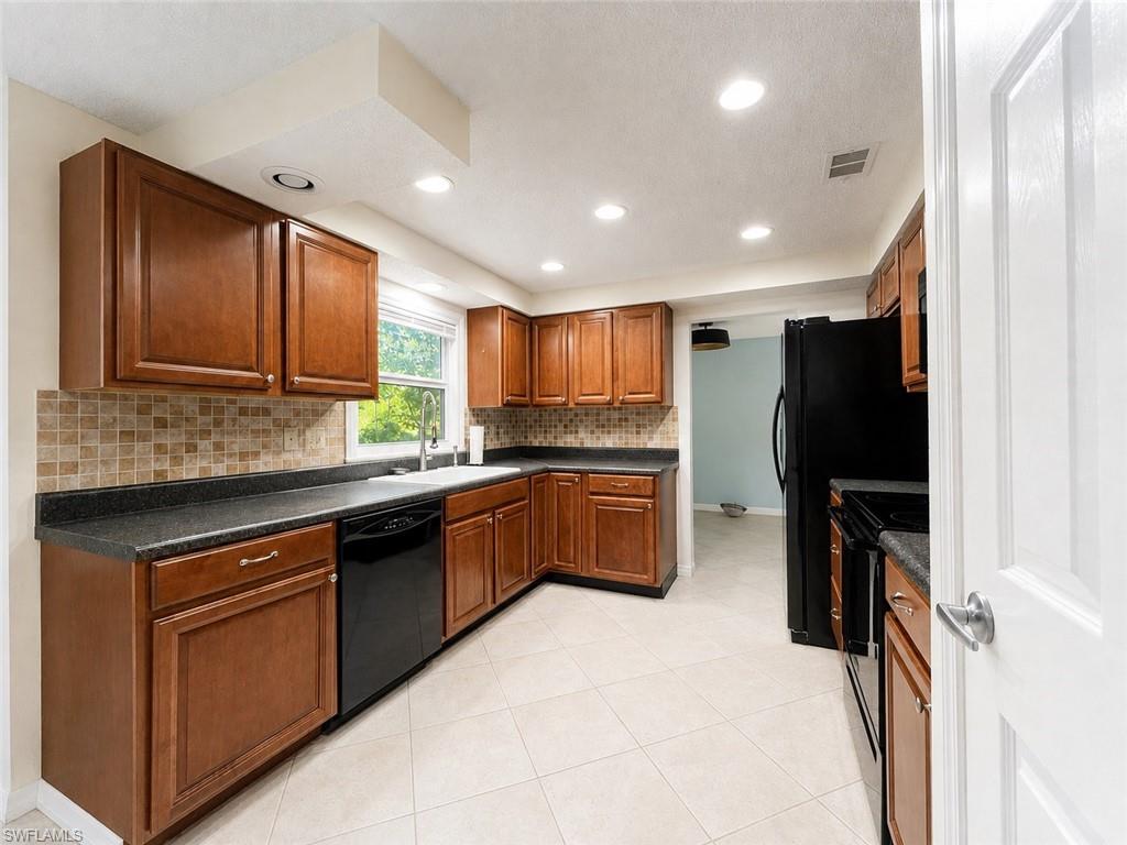 4980 Coral Wood DR photo 8