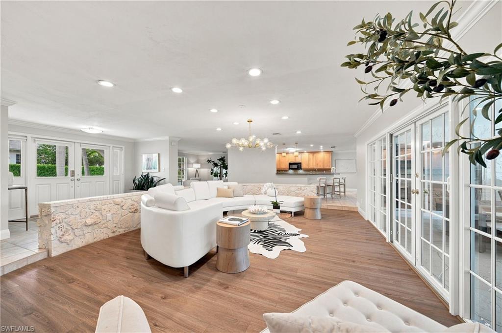 503 Neapolitan WAY