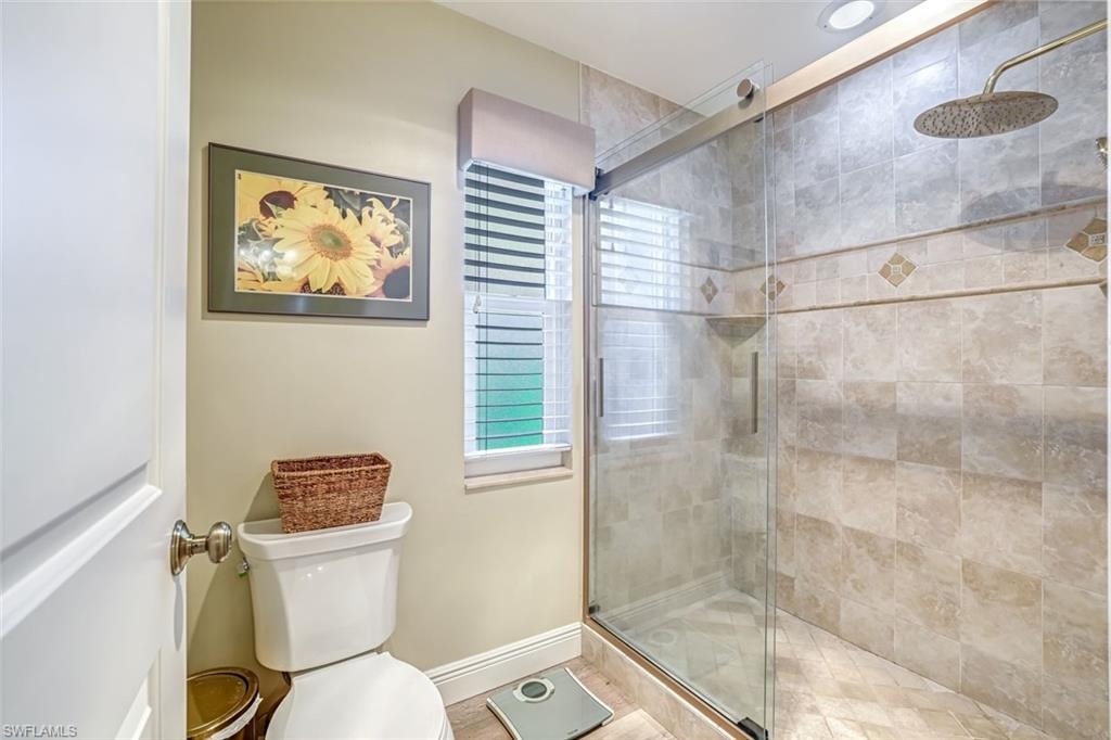 401 Panay AVE photo 26