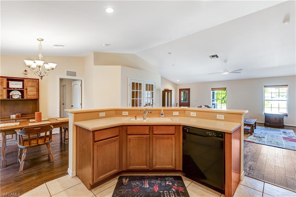 3525 NE 18th AVE