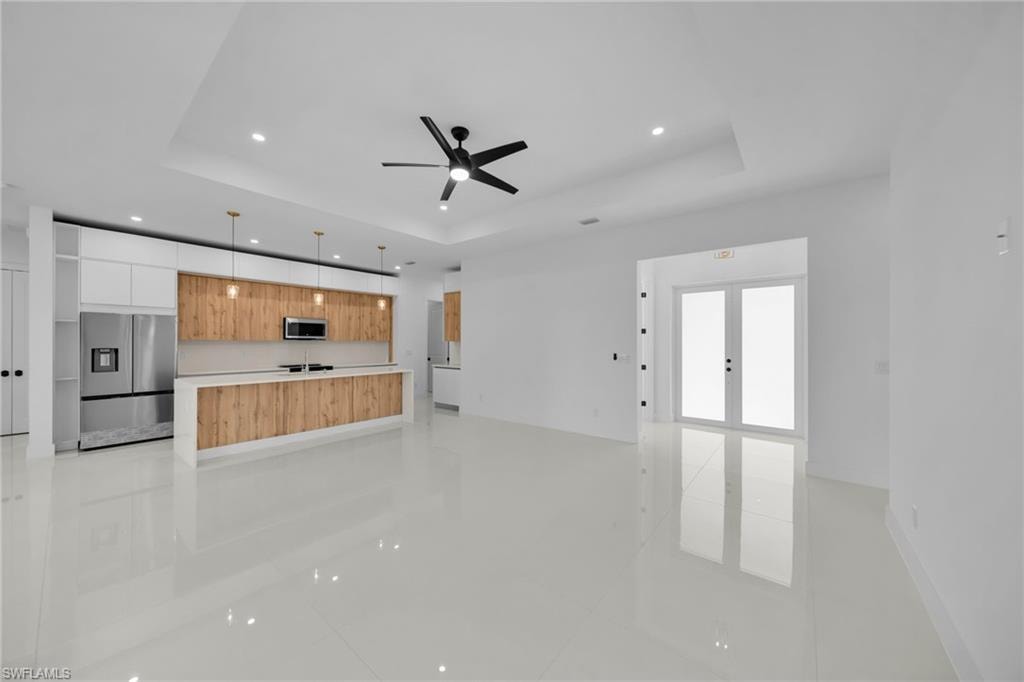 Recessed ceiling lighting with a tray ceiling design