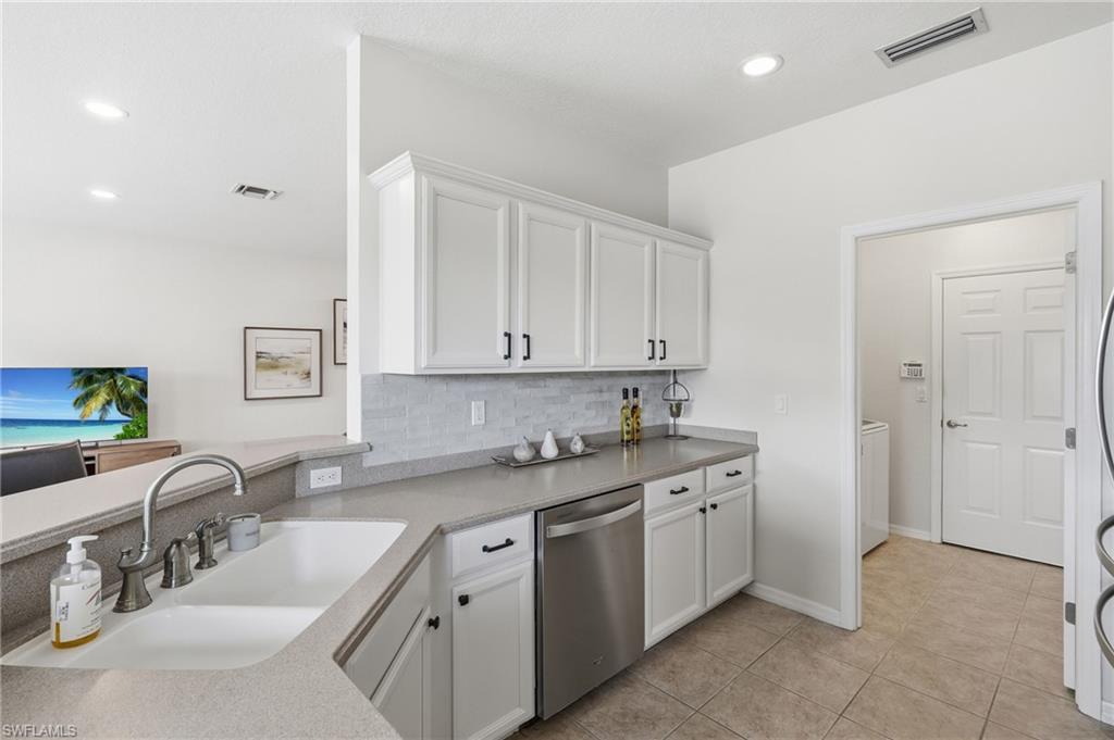 8631 Lakefront CT photo 9