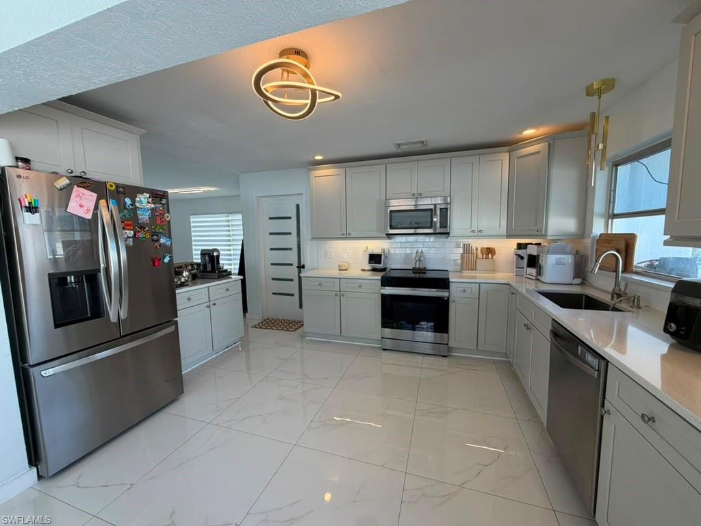 2267 Aldridge AVE photo 22