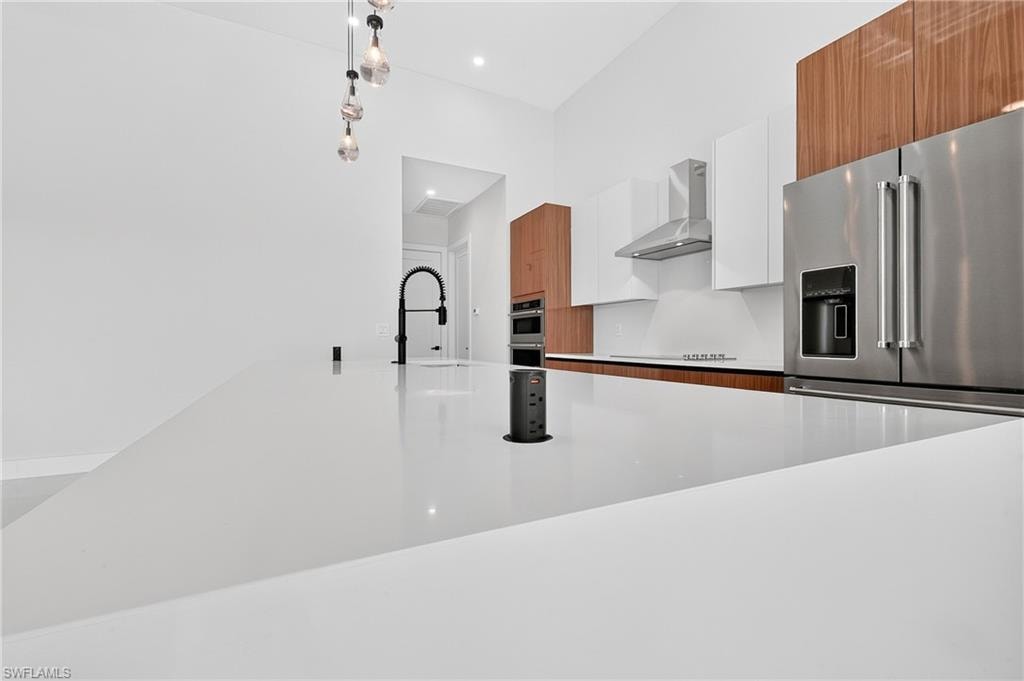 2525 Surfside BLVD photo 9