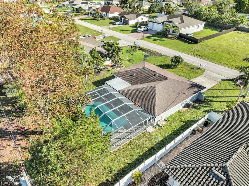 Birds eye view of property