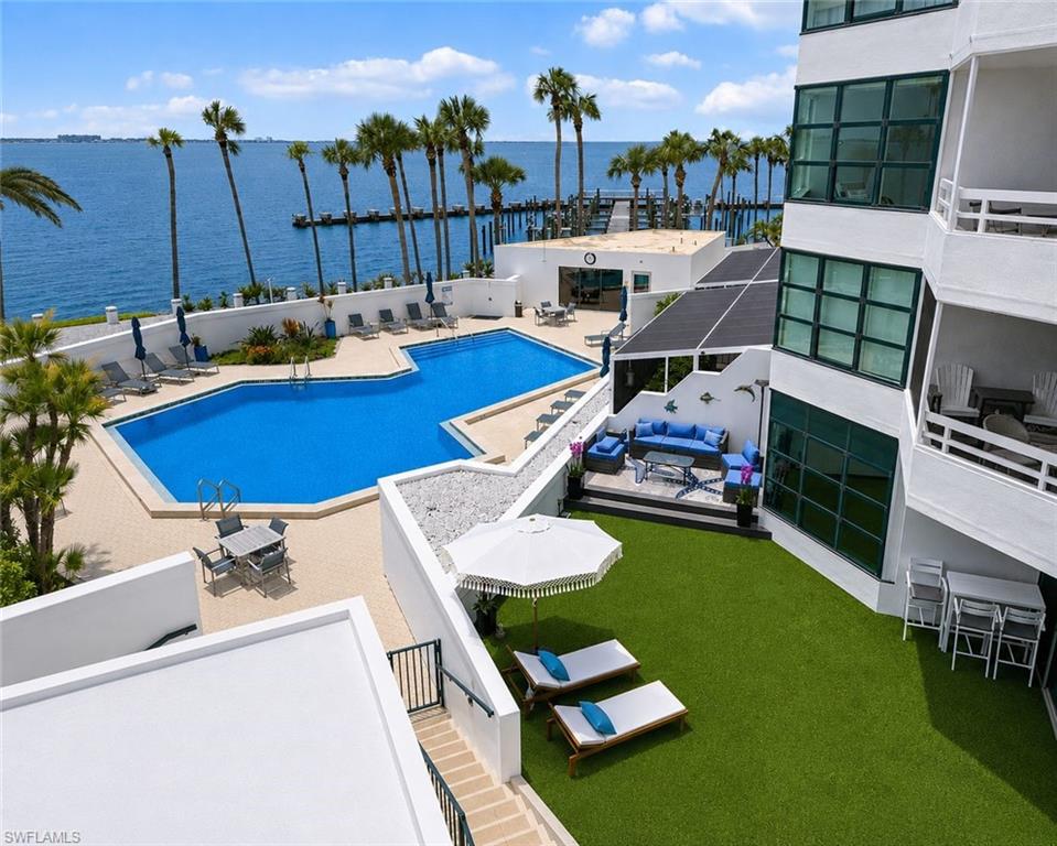 Front Yard w/Private Gate Down to Amenities