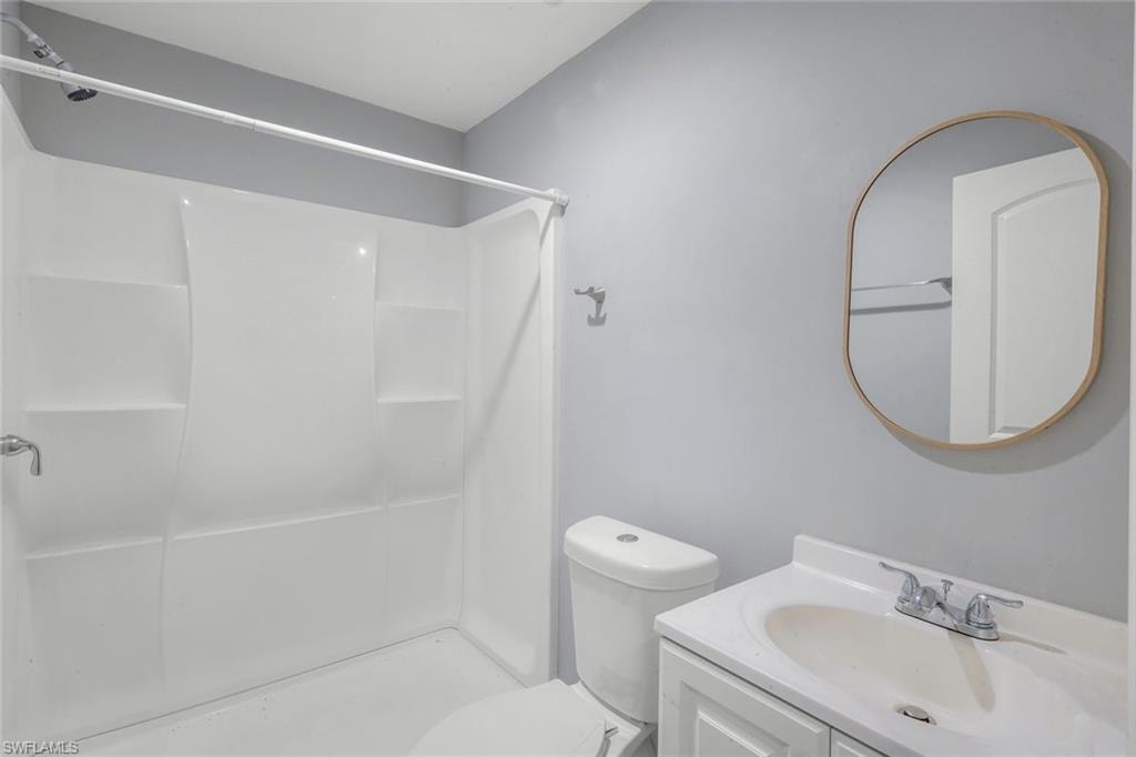 White shower/tub combination with built-in shelving