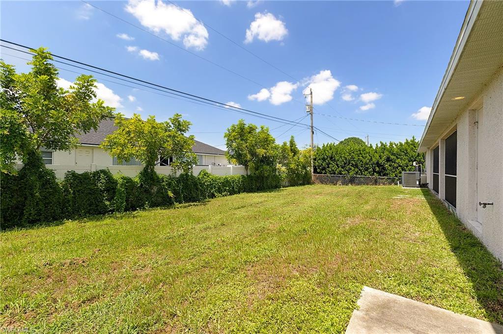 1920 NE 20th PL photo 11