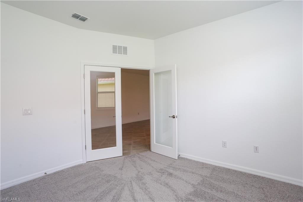 2599 Vine AVE photo 24