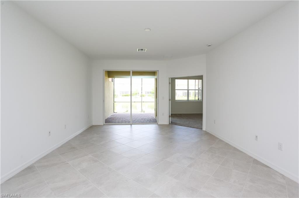 2599 Vine AVE photo 10